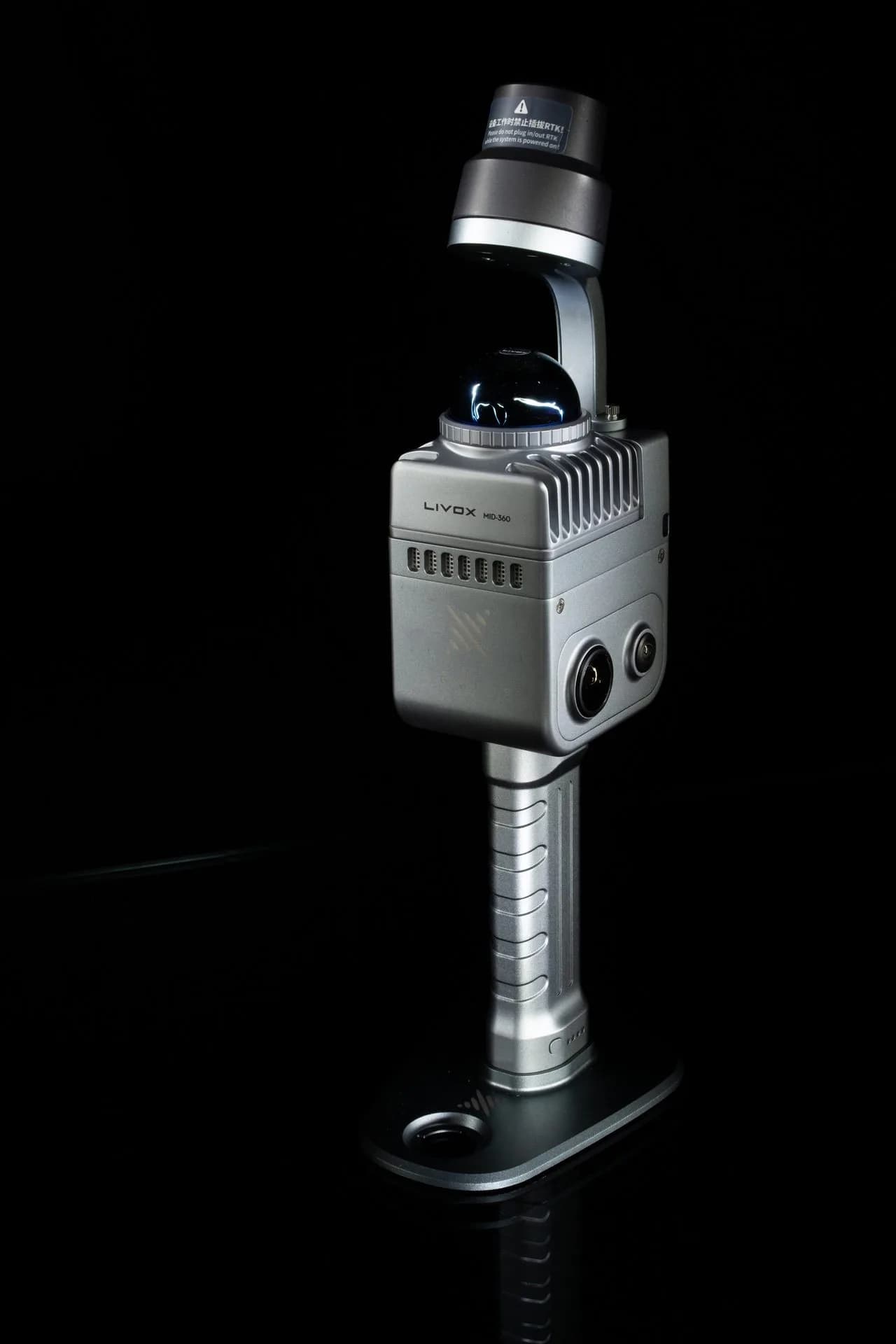 Scanner LiDAR Livox photographié en light painting